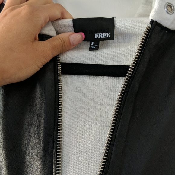 Sweatshirt - Picture 2 of 3